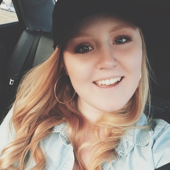 Meet your Posher, Katie - Picture 2 of 3